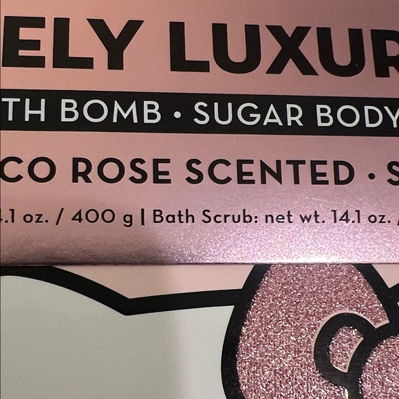 Hello Kitty Pink Lovely bath bath crystals, body scrub bath bomb Luxury Gift Set - Picture 7 of 10
